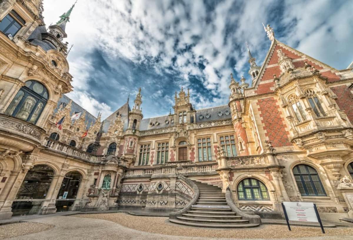 La Petite Maison Pres De La *